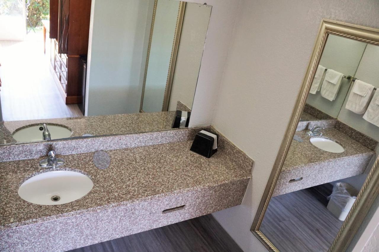 Hotel Elev8 Conroe Extérieur photo