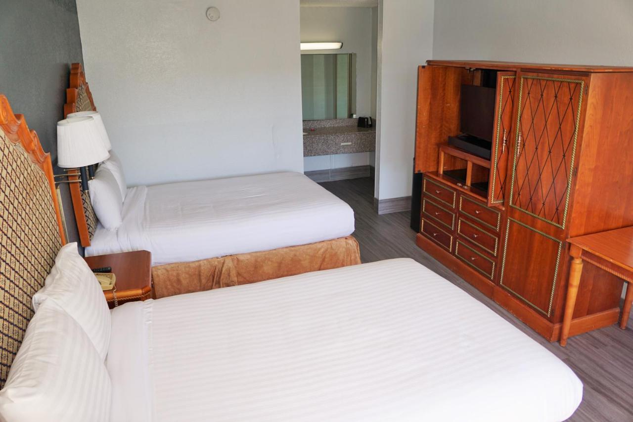 Hotel Elev8 Conroe Extérieur photo