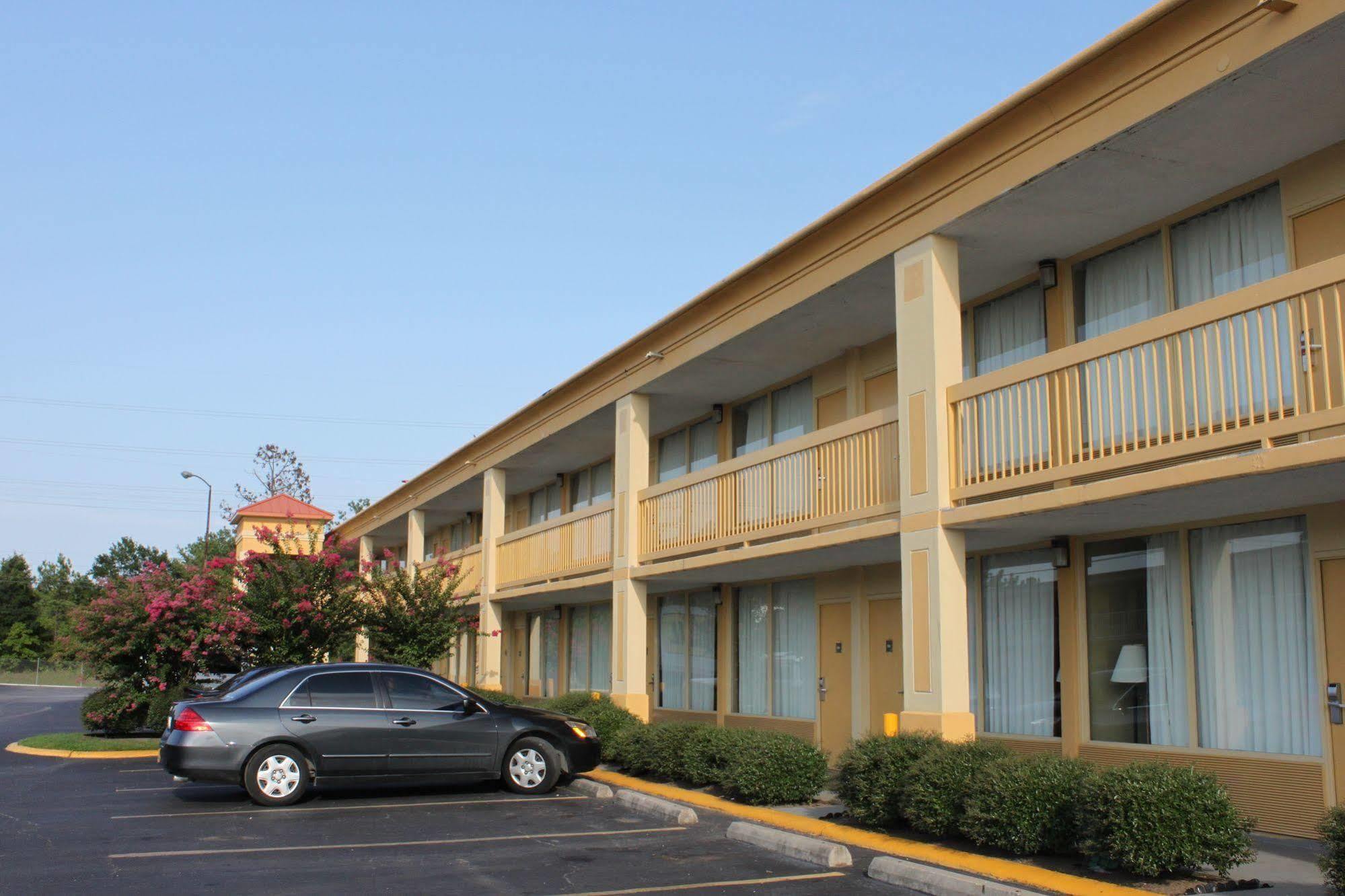 Hotel Elev8 Conroe Extérieur photo