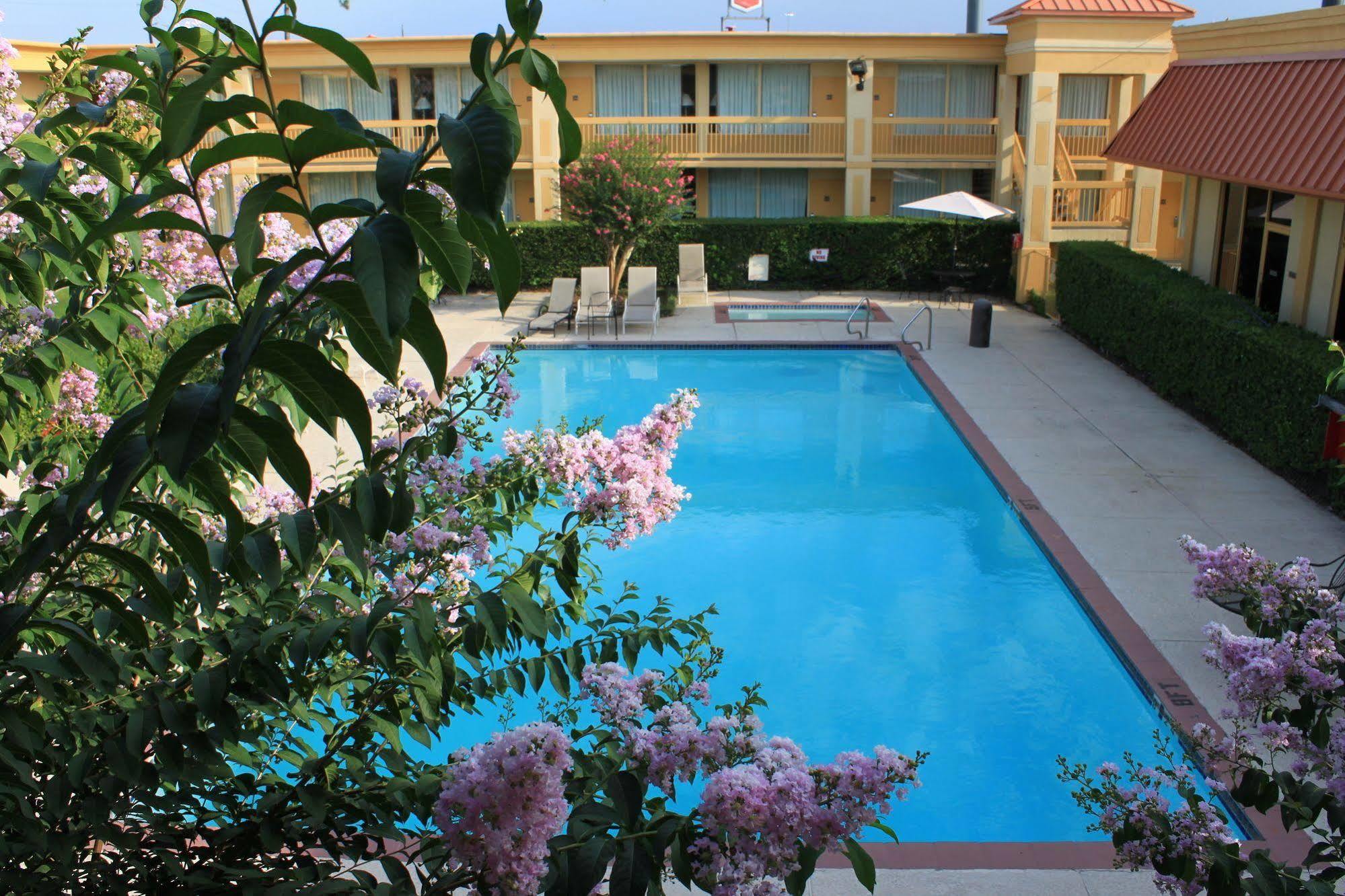 Hotel Elev8 Conroe Extérieur photo