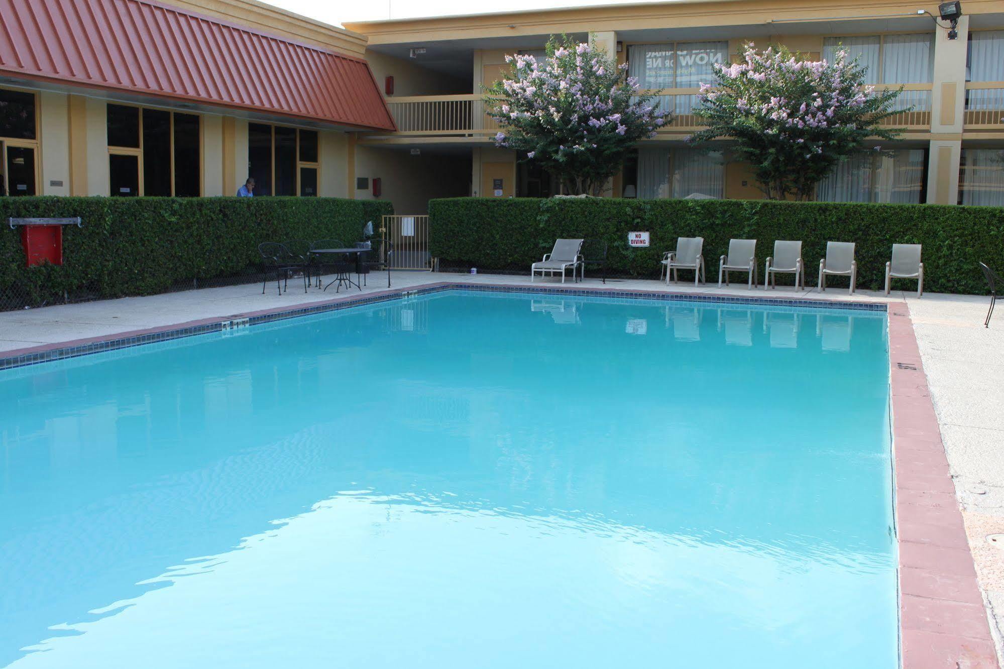 Hotel Elev8 Conroe Extérieur photo
