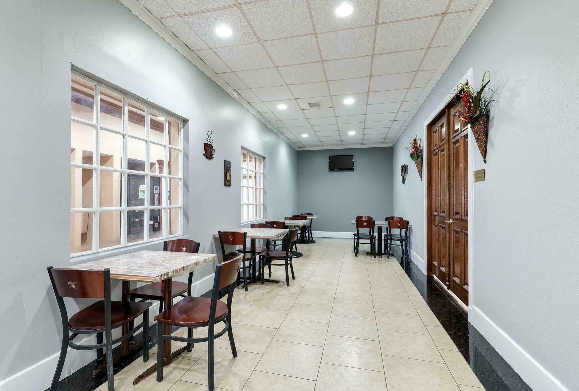 Hotel Elev8 Conroe Extérieur photo