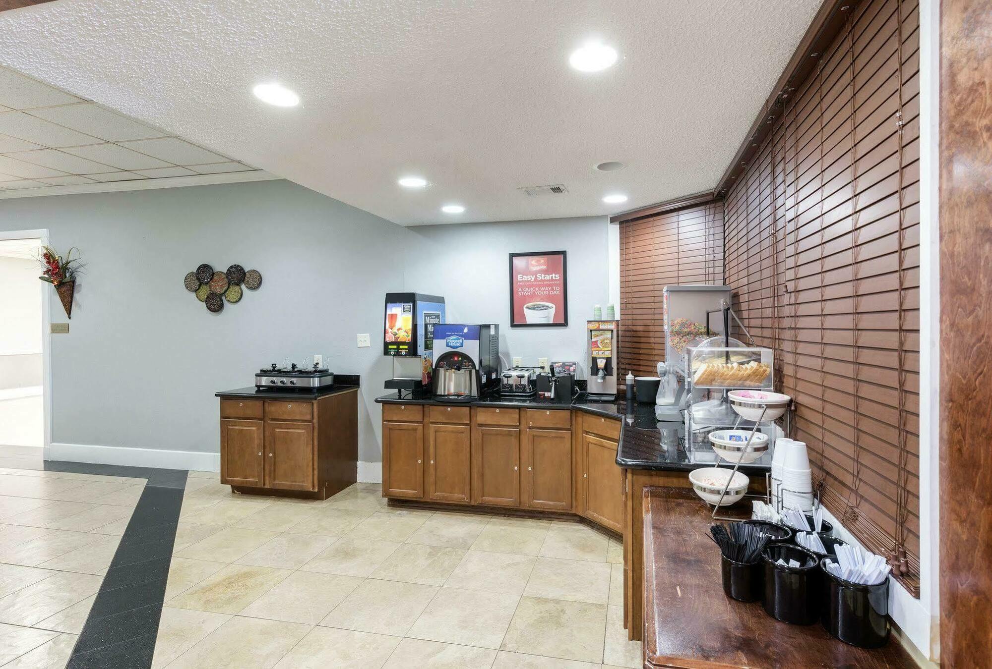 Hotel Elev8 Conroe Extérieur photo