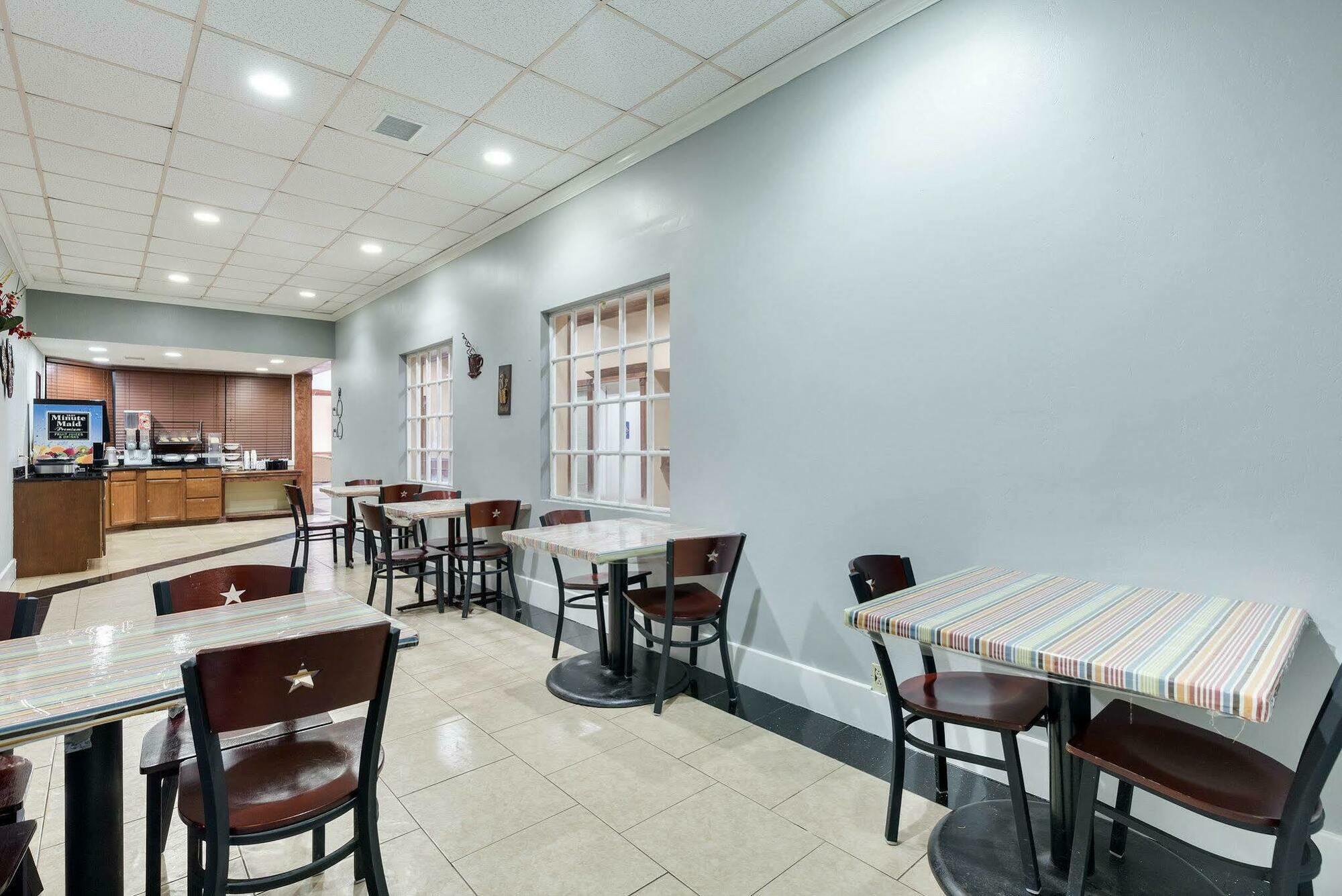 Hotel Elev8 Conroe Extérieur photo